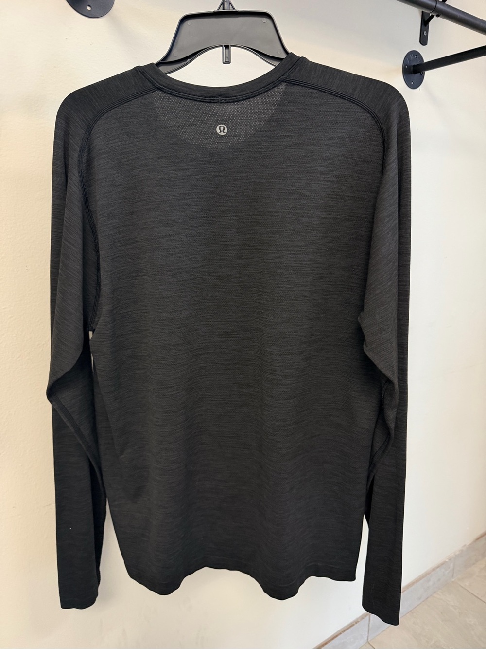 lululemon athletica Men’s Long-Sleeve Crew Tee - Charcoal Black